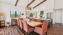 Upscale 3-BD Healdsburg Retreat–Vineyards, Hot Tub - Image 2