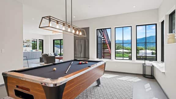 Stunning Estate - 3BD All Ensuite with gardens, pool, outdoor kitchen - Image 4