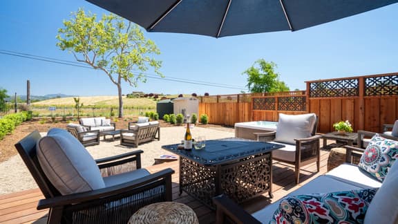 Upscale 3-BD Healdsburg Retreat–Vineyards, Hot Tub - Image 1