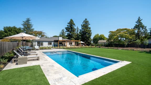 Upscale 4BD, Minutes to Plaza, Pool, Spa - Image 1