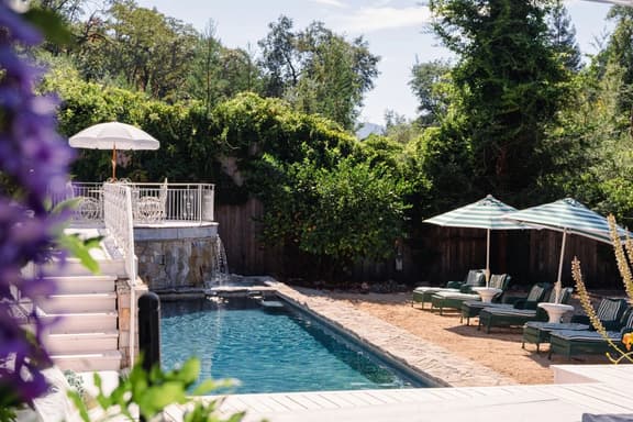 Kenwood Lodge - Luxury 5-Bedroom Retreat with Heated Pool - Image 1